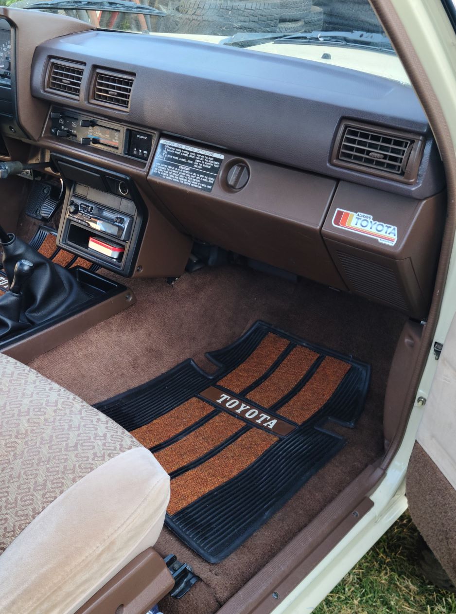Dash for Toyota Pickup Long Coin Tray Hilux